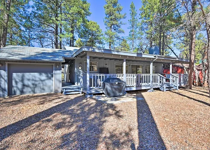 Near Hiking & Golfing: Pinetop W/ Deck!