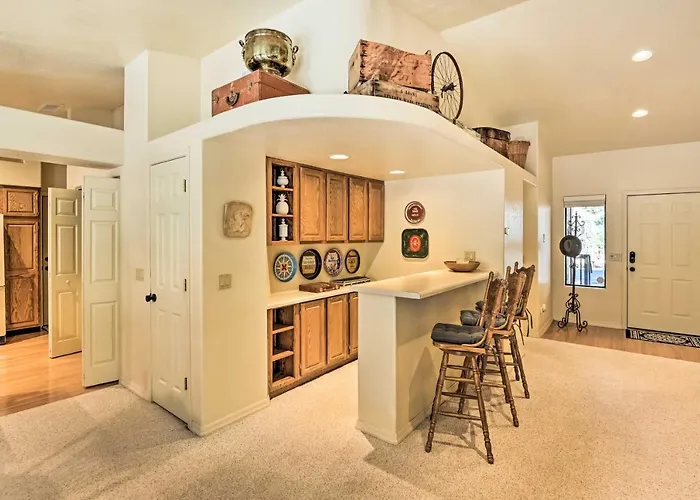 Near Hiking & Golfing: Pinetop W/ Deck! *