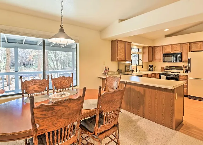 Holiday home Near Hiking & Golfing: Pinetop W/ Deck!