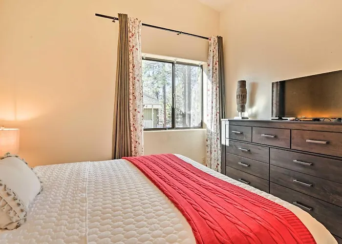 Near Hiking & Golfing: Pinetop W/ Deck! *
