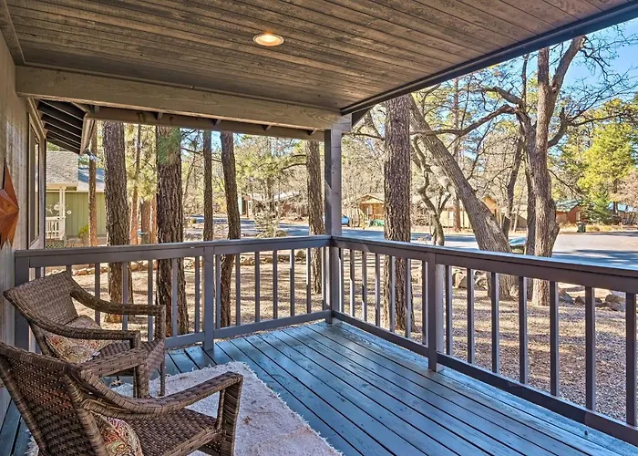 Near Hiking & Golfing: Pinetop W/ Deck! Holiday home