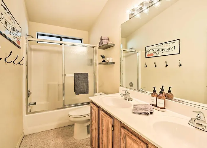 Near Hiking & Golfing: Pinetop W/ Deck! *